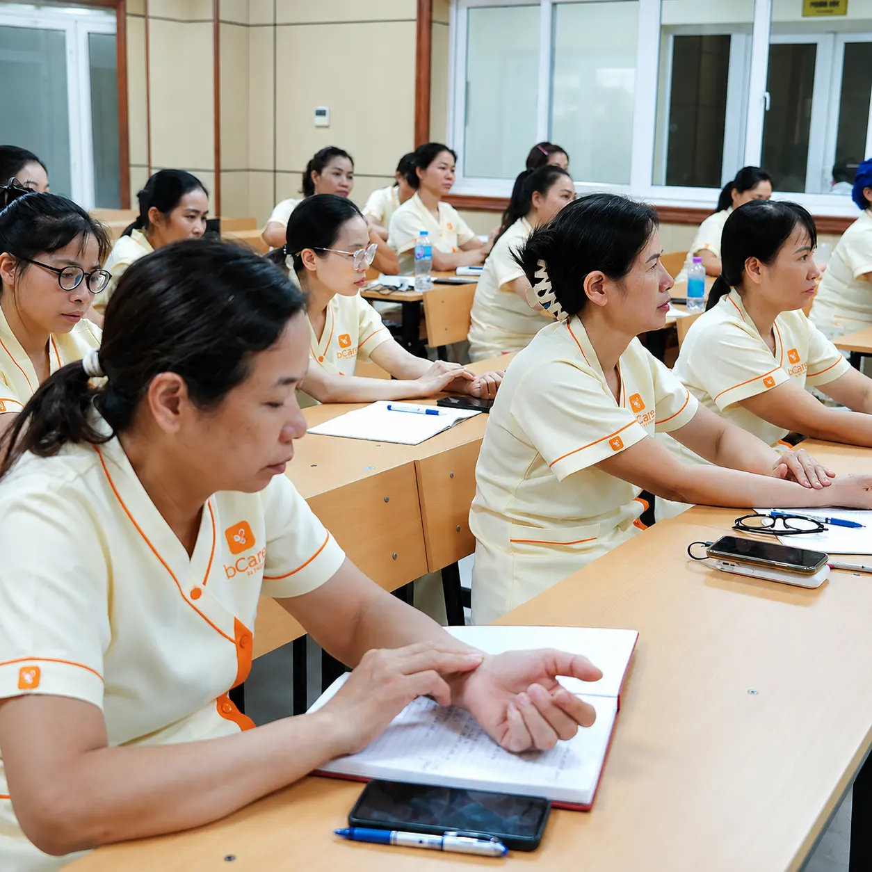 Chăm Sóc Viên bCare thực hành chăm sóc trong khóa đào tạo chuẩn y khoa