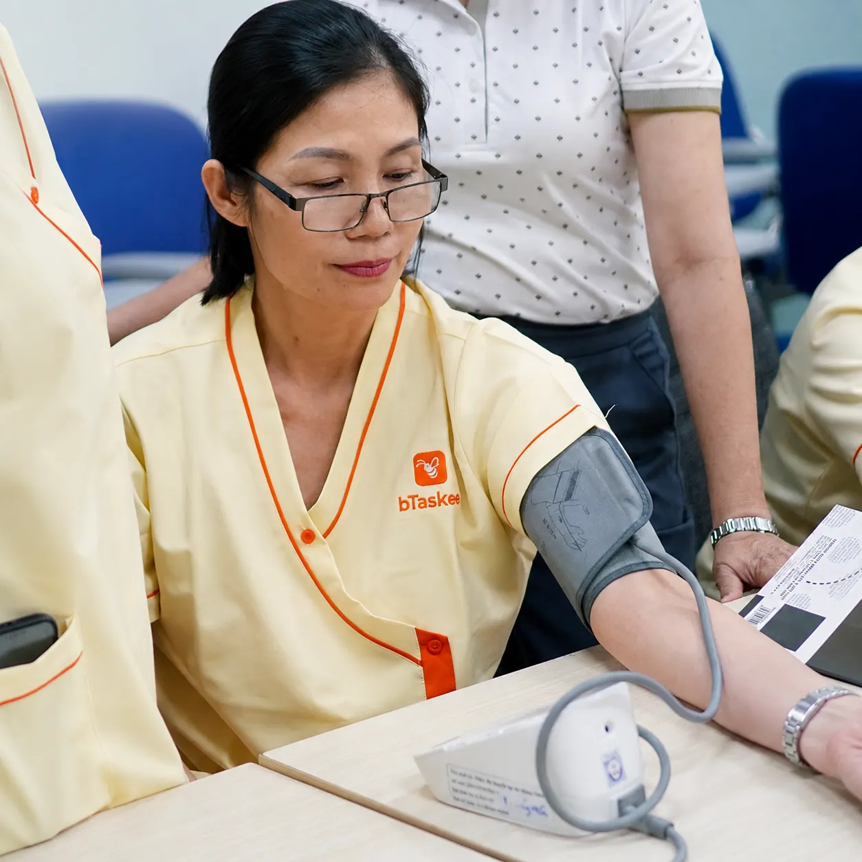 Chăm Sóc Viên bCare thực hành chăm sóc trong khóa đào tạo chuẩn y khoa
