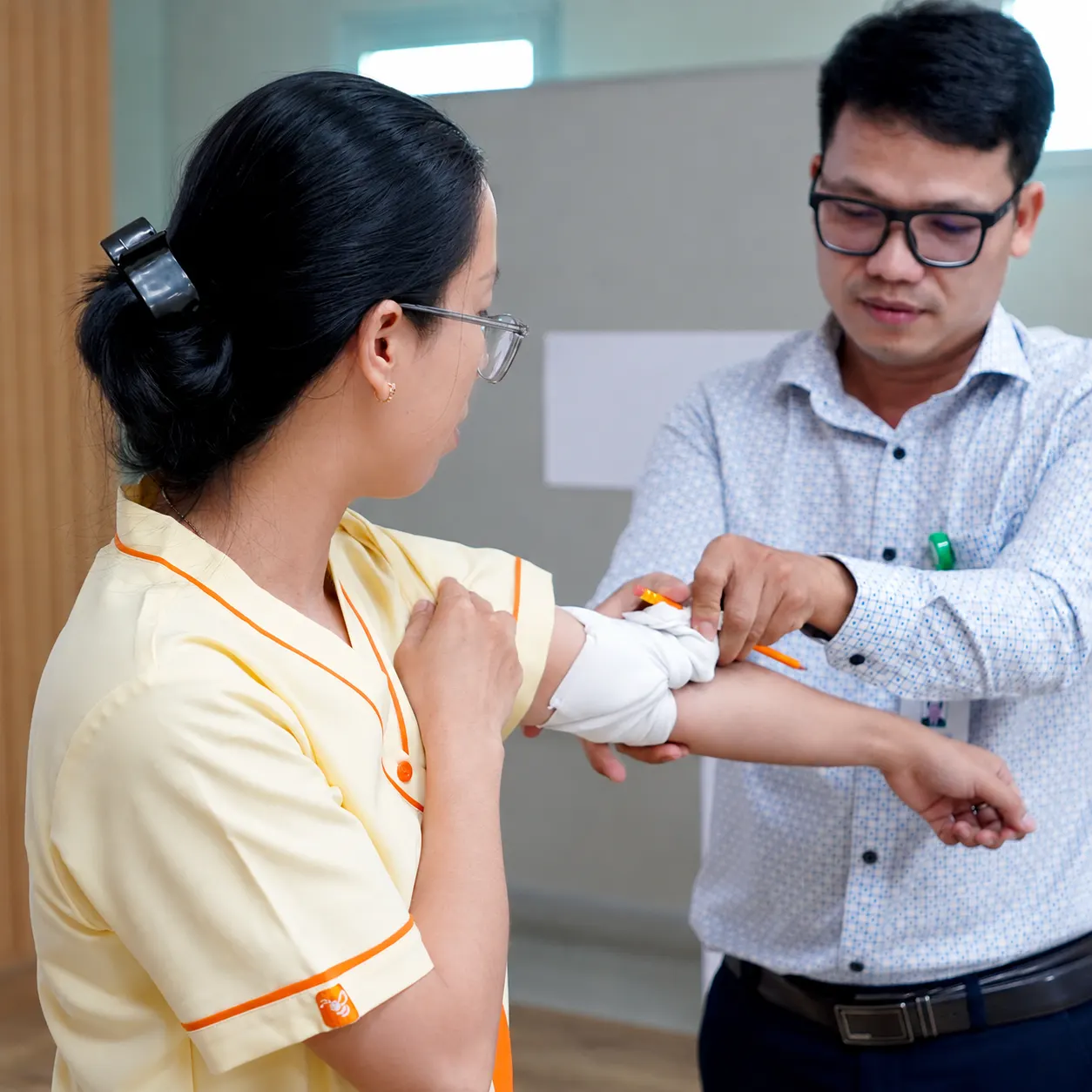 Chăm Sóc Viên bCare thực hành chăm sóc trong khóa đào tạo chuẩn y khoa